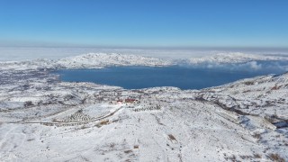 Türkiyenin göl manzaralı kayak tesisine, fırtına engeli