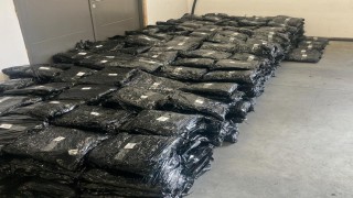 Türkiyeye sokulmak istenen 739 kilo esrar sınırda yakalandı