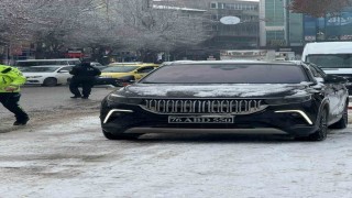 Tuzluca Belediye Başkanının ABD plakalı aracı Iğdırda tartışmaya neden oldu