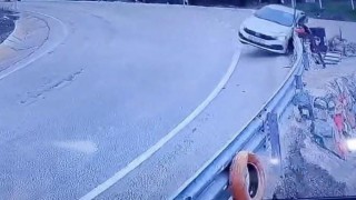 Uludağ yolunda kontrolden çıkan araç bariyerlere çarptı