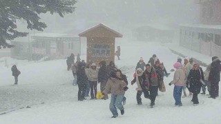 Uludağda kar kalınlığı 60 santimetreyi geçti