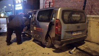 Ümraniyede trafik kazası: 2si ağır 3 yaralı