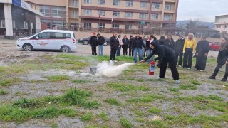 Üniversite öğrencilerine temel yangın eğitimi