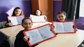 Uşakta 63 bin 453 öğrenci karne sevinci yaşadı