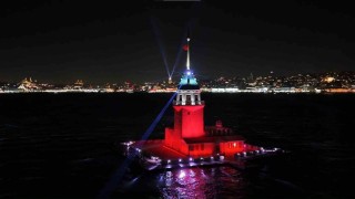Üsküdar Kız Kulesinde yılbaşına özel ışık şovu mest etti
