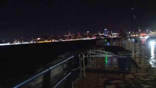 Üsküdar Sahilinde dev dalgalar oluştu