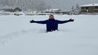 Uzungölde kar kalınlığı 1 metreyi aştı