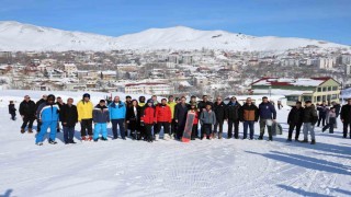 Vali Ahmet Karakaya, kayak il birinciliği müsabakalarında sporcularla buluştu