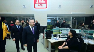 Vali Aksoy, yılbaşında çalışan 112 Acil Çağrı Merkezi personelini ziyaret etti