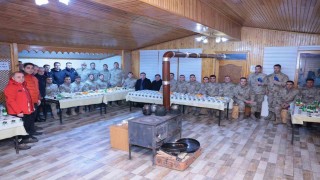 Vali Aydoğdudan Jandarma Komando Asayiş Bölüğüne yeni yıl ziyareti