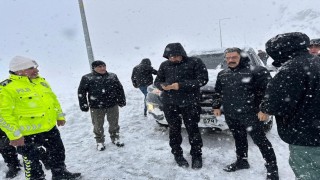 Vali Çelikten çığ uyarısı: Zorunlu olmadıkça dışarı çıkmayın