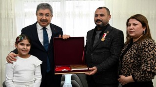 Vali Erdinç Yılmaz’dan Şehit Ailesi ve Gaziye Moral Ziyareti