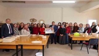 Vali Sözer Gölpazarı Halk Eğitim Merkezinde incelemelerde bulundu