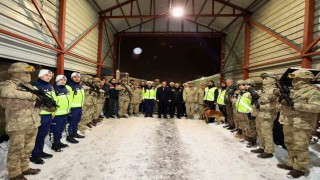 Vali Usta, görevi başındaki güvenlik güçleriyle bir araya geldi