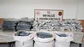 Vanda 4,1 milyon TL değerinde kaçak eşya ele geçirildi