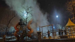 Vanda çocuk parkını yaktılar