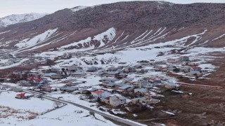Vanın kırsal mahallelerinde karla gelen güzellik