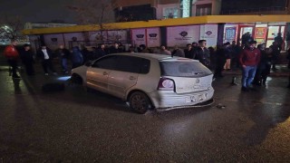 Yağış sonrası çöken yol kazaya neden oldu: 3 yaralı