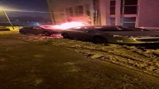 Yakutiyede park halindeki araç alev alev yandı