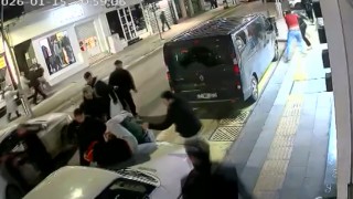 Yalovada 9 kişilik grubun esnafa saldırdığı anlar kamerada