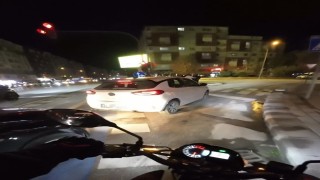 Yanlış trafik ışığına uyan sürücü araç kuyruğuna sebep oldu