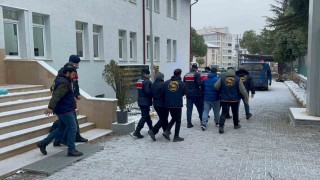 Yaşlı kadını dolandıranlar JASATtan kaçamadı