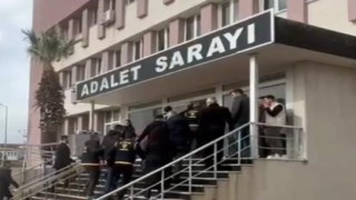 Yaşlı kadını dolandırmak isteyen sahte başkomiser ve sahte savcı gerçek polislere yakalandı