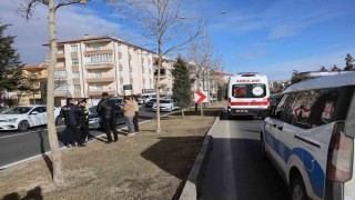 Yaya geçidine 100 metre mesafede karşıya geçerken otomobilin çarptığı şahıs hayatını kaybetti
