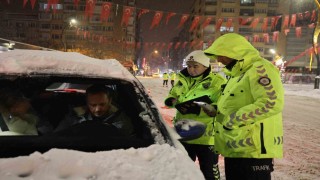 Yeni yılın ilk saatlerinde polis ekiplerinden denetim