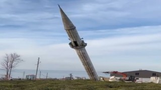 Yenisi yapılınca eski caminin minaresi kontrollü bir şekilde yıkıldı