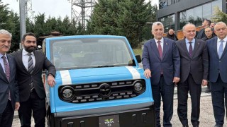 Yerli üretim elektrikli araca, Bakan Bolat hayran kaldı