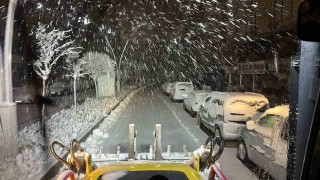 Yoğun kar Mardini beyaza bürüdü