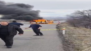 Yolcu minibüsü alev topuna döndü