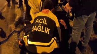 Yolda baygın bulunan kadın hastaneye kaldırıldı