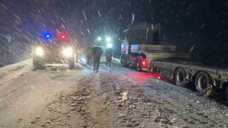 Yolda kalanların yardımına polis ve jandarma yetişti