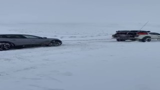 Yolda mahsur kalan sürücünün yardımına Off-Road ekibi yetişti