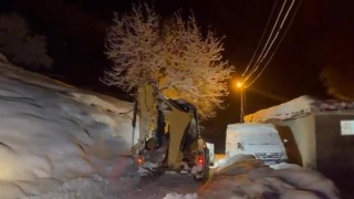 Yolu kapanan köyde hasta kurtarma operasyonu