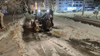 Yozgat beyaza büründü, belediye ekipleri harekete geçti