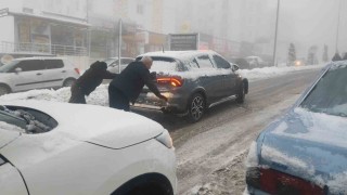 Yozgatta kar yağışı ve sis sürücülere zor anlar yaşattı