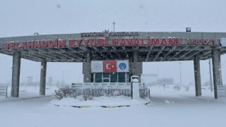 Yüksekovada kar yağışı ve sis ulaşımı aksatıyor