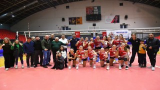 Yunusemre Belediyesporun sultanları ligde kaldı
