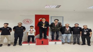 Yunusemreli satranççı Enes Kayadan Eskişehirde namağlup şampiyonluk