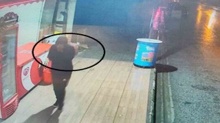 Yüzünü eliyle kapatarak büfeden alkol çalan hırsız yakayı ele verdi