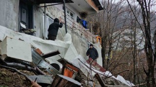 Zonguldakta korkutan heyelan: 8 kişilik aile tahliye edildi