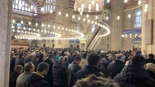 4 yıl aradan sonra Selimiye Camiinde ilk cuma