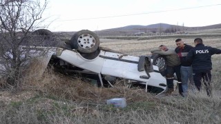 Acı manzarayla karşılaştı, gözyaşlarını tutmadı: Hurdaya dönen otomobildeki 2 yeğeni yaralandı