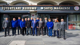 Adalet Bakanı Tunç, İşyurtlarının Kızılay satış mağazasında vatandaşlarla alışveriş yaptı