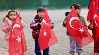 Adanada ilk ders Bayrak Sevgisi temasıyla işlendi