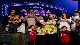 Adanada özel ihtiyaçlı çocuklar sanatçı Uğur Aslan ile buluştu