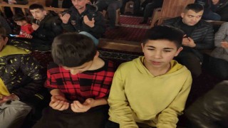 Afyonkarahisarda Berat Kandili huşu içinde gecti